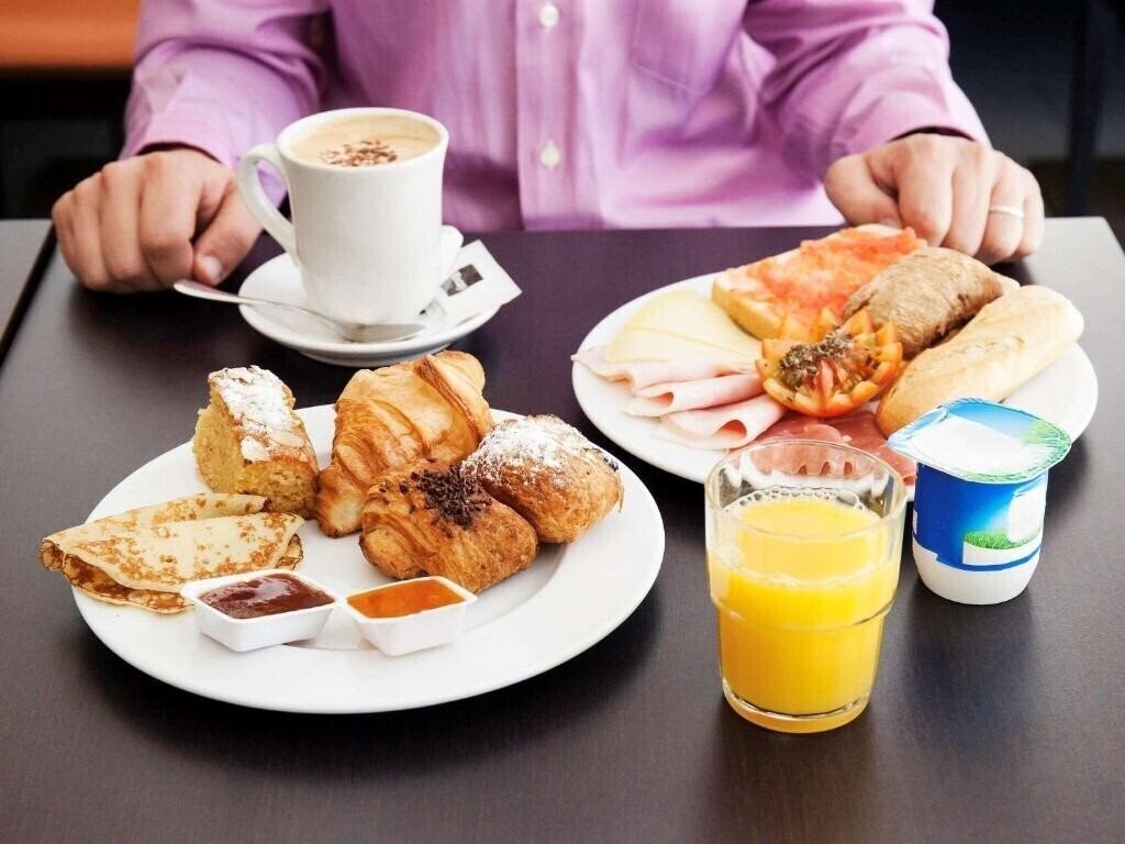 Панорама Ibis Barcelona Molins De Rei 2*