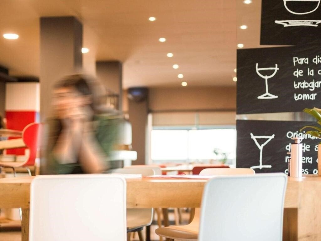 Территория Ibis Barcelona Montmelo-Granollers 2*