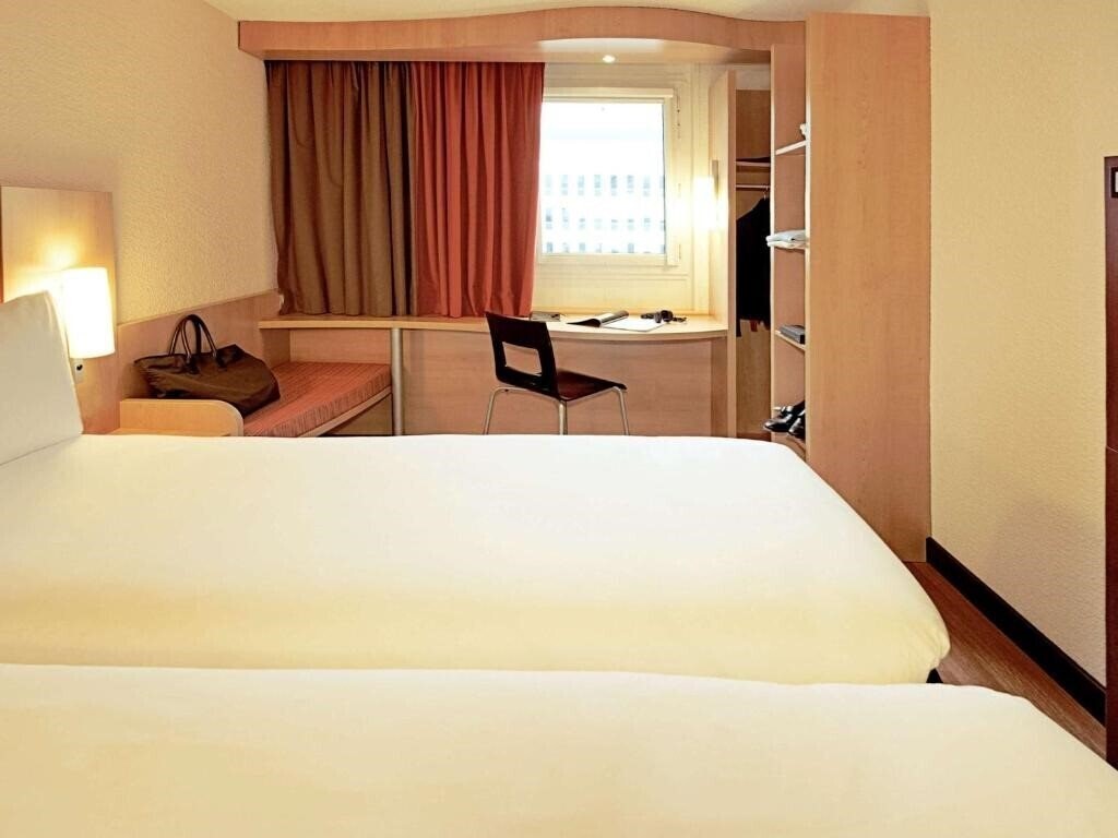 Панорама Ibis Barcelona Ripollet 2*