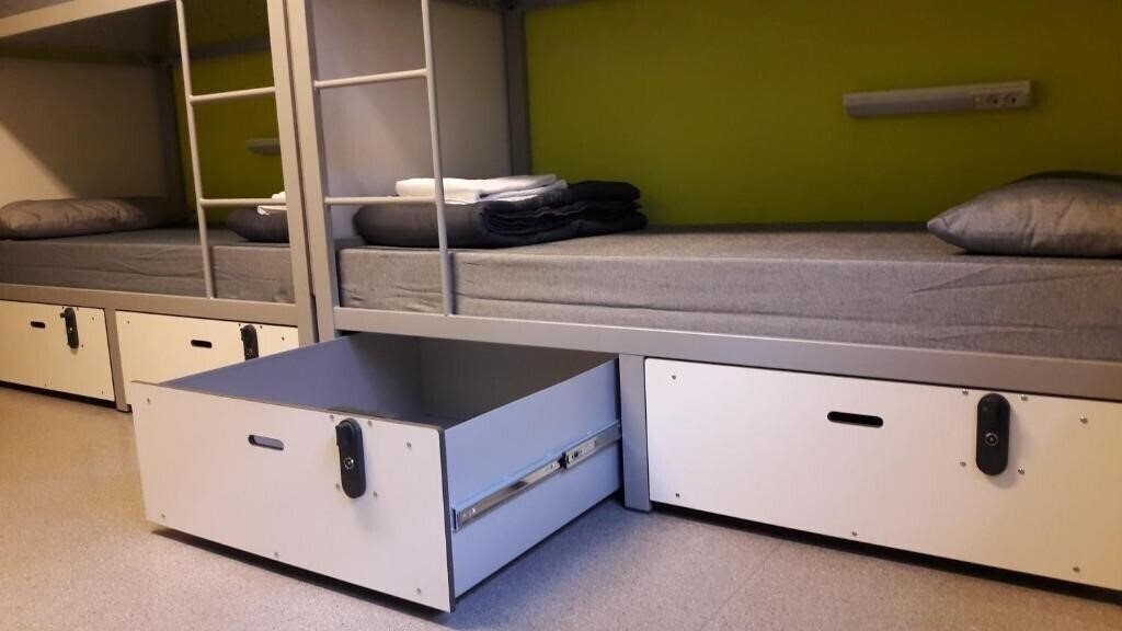 Территория Pere Tarres хостел