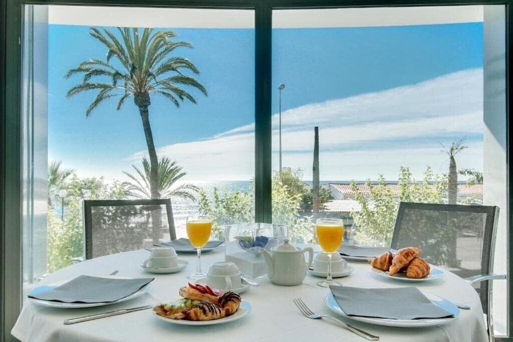 Панорама Calipolis Sitges 4*