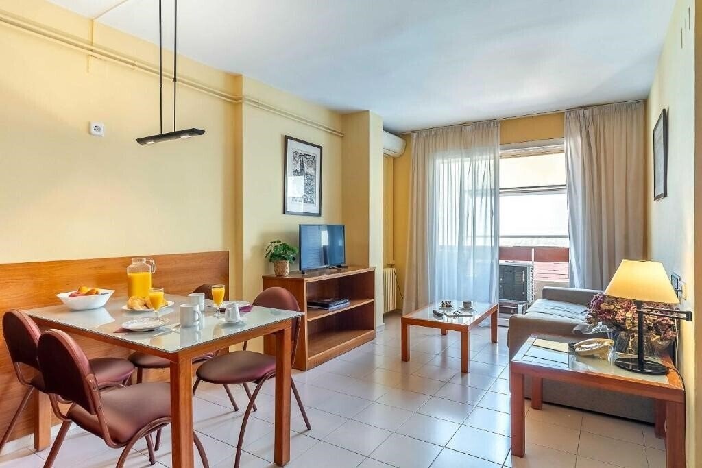 Вид Aparthotel Bertran 3*