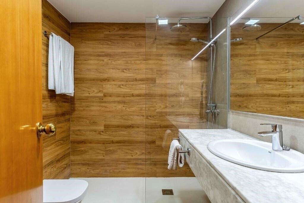 Апартаменти Aparthotel Bertran 3*