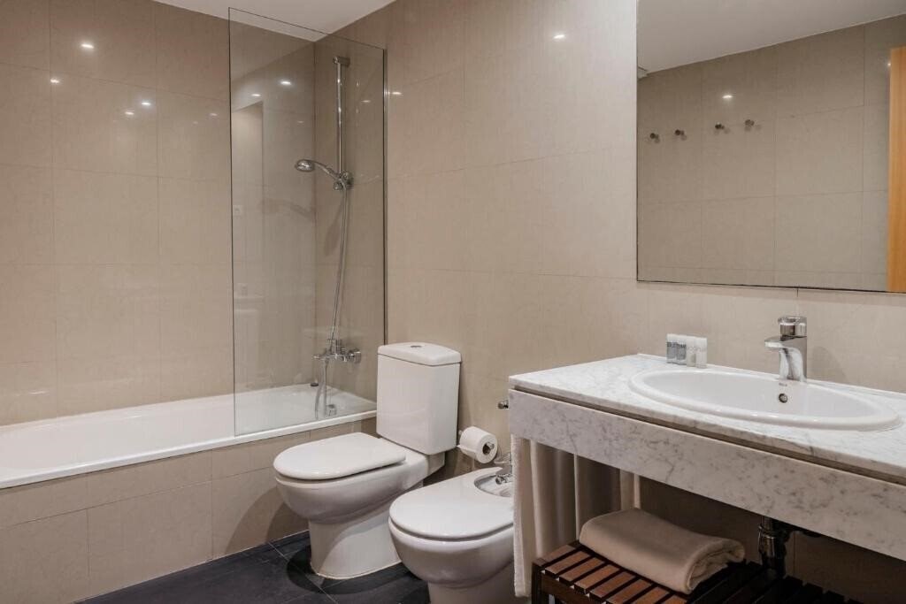 Апартаменти Barcelona Apartment Villarroel 4*