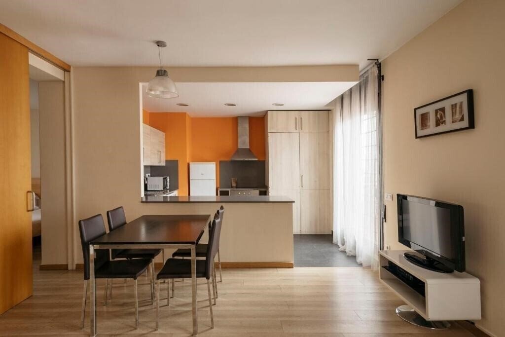 Готель Barcelona Apartment Villarroel 4*