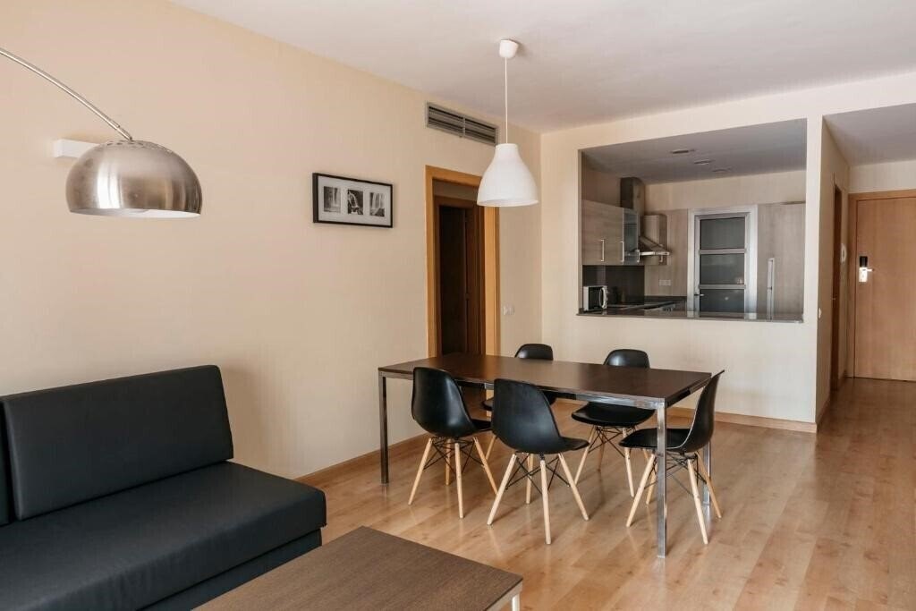 Фотографія Barcelona Apartment Villarroel 4*