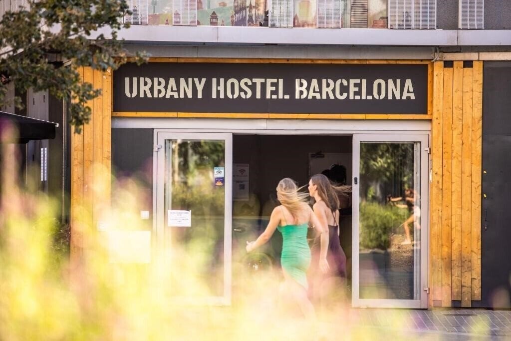 Территория Barcelona Urbany Hostel хостел