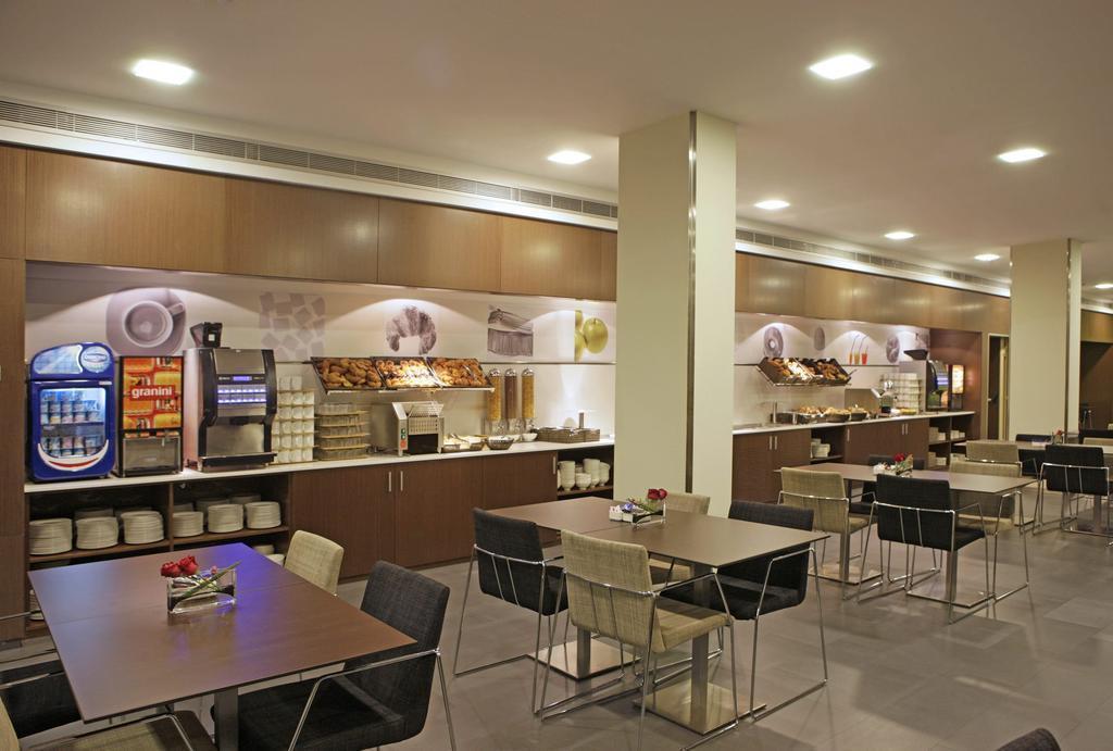 Апартаменты Holiday Inn Express Barcelona City 22 3*