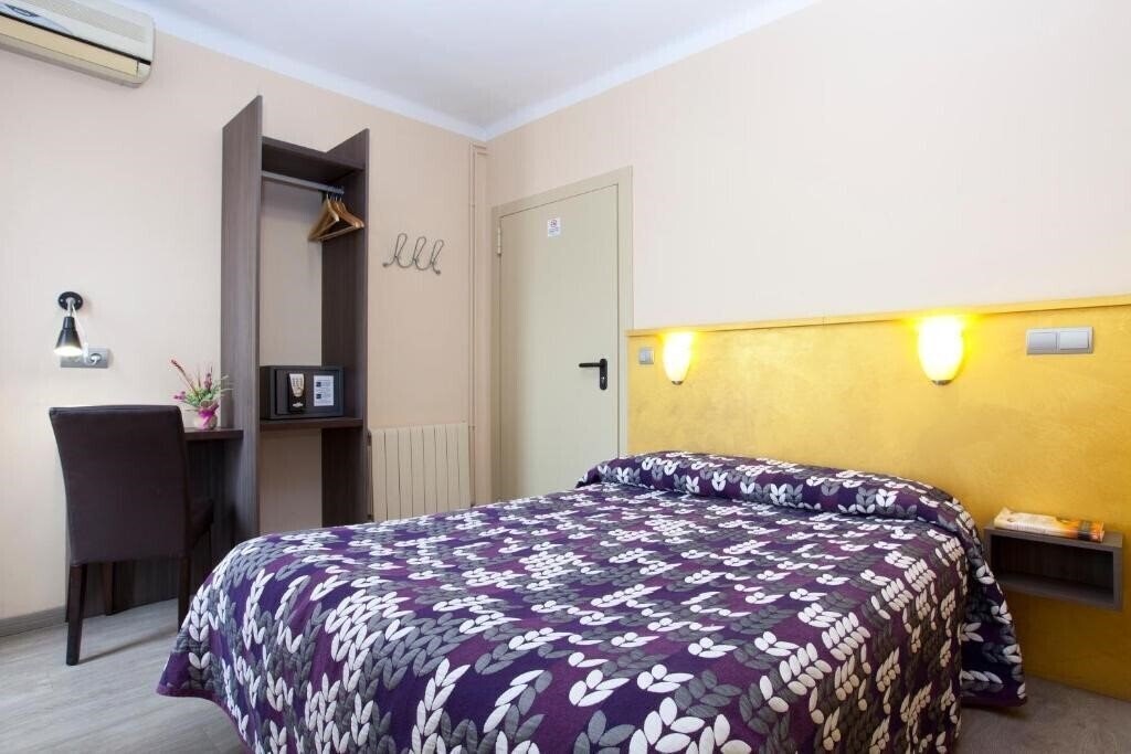 Апартаменты Hostal Barcelona хостел