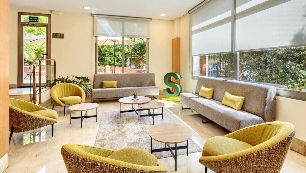 Территория Nh Porta Barcelona 3*