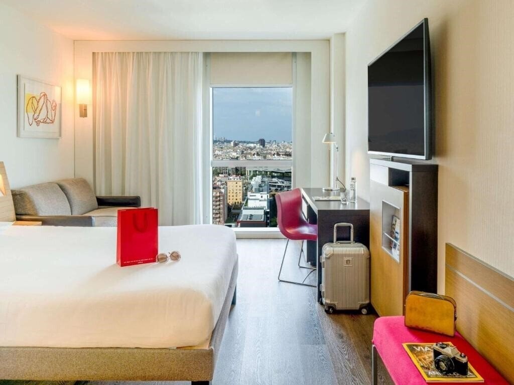 Территория Novotel Barcelona City 4*