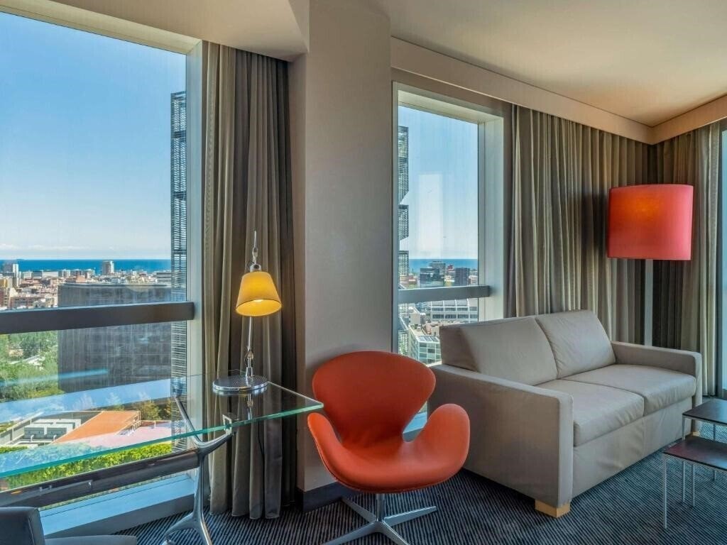 Панорама Novotel Barcelona City 4*