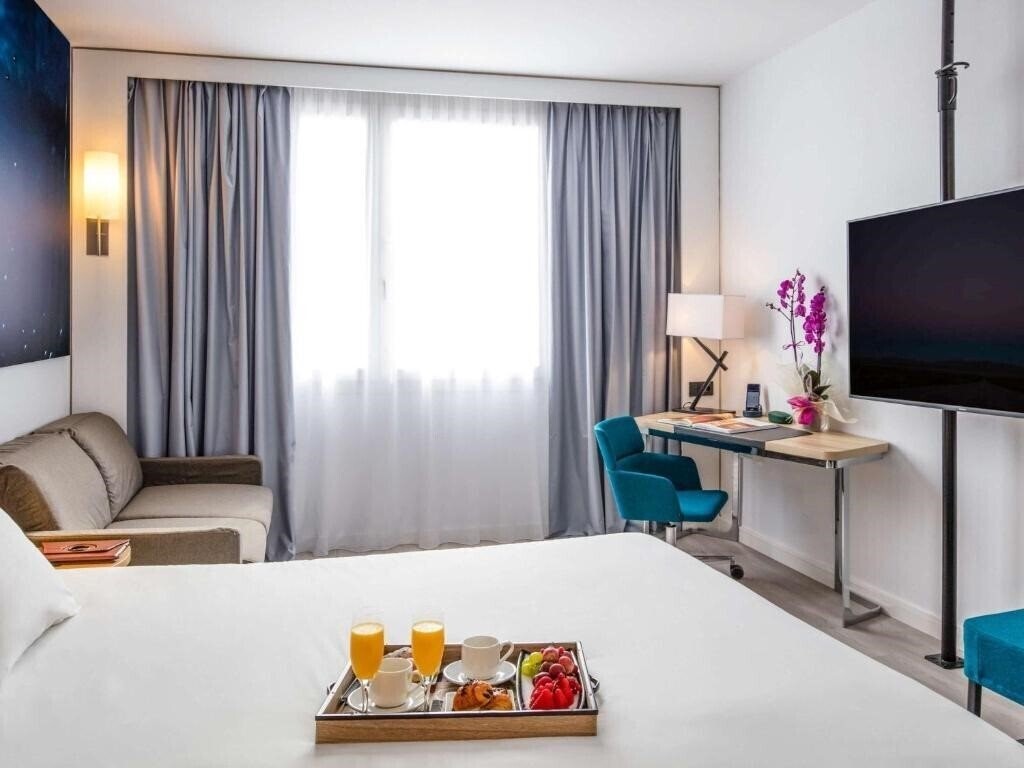 Территория Novotel Barcelona Cornella 4*