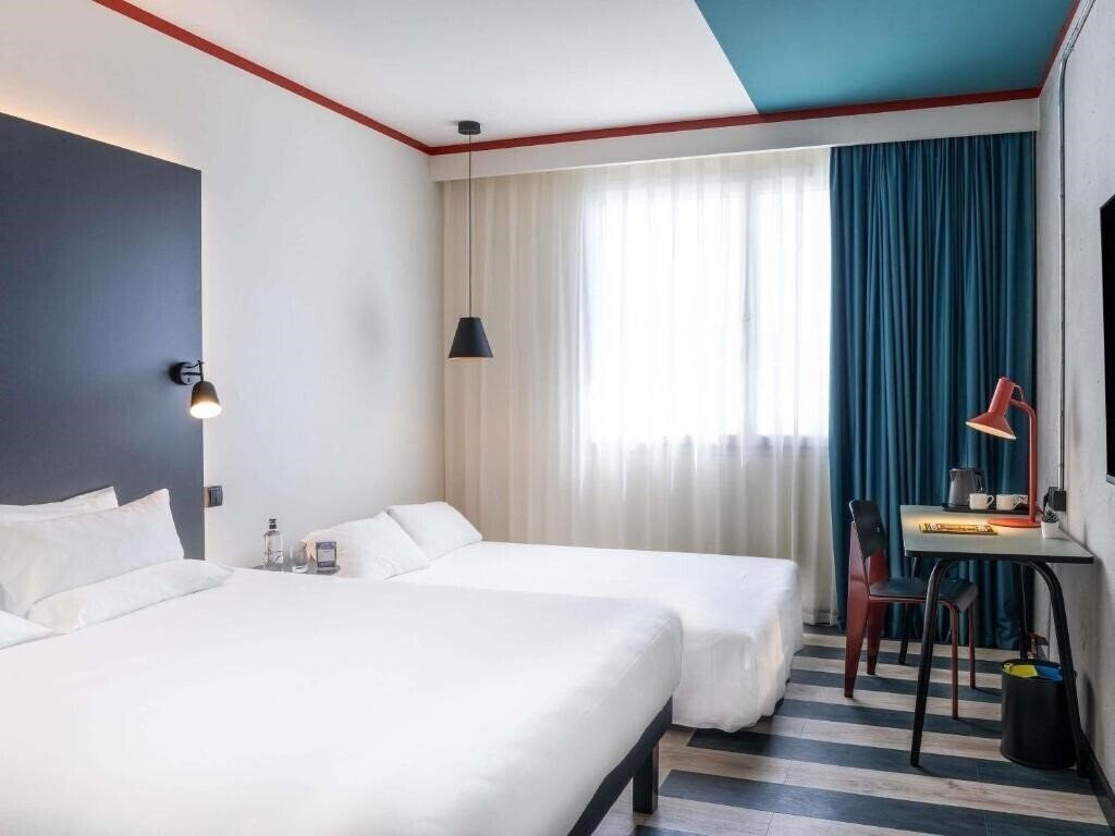 Панорама Novotel Barcelona Sant Joan Despi 4*