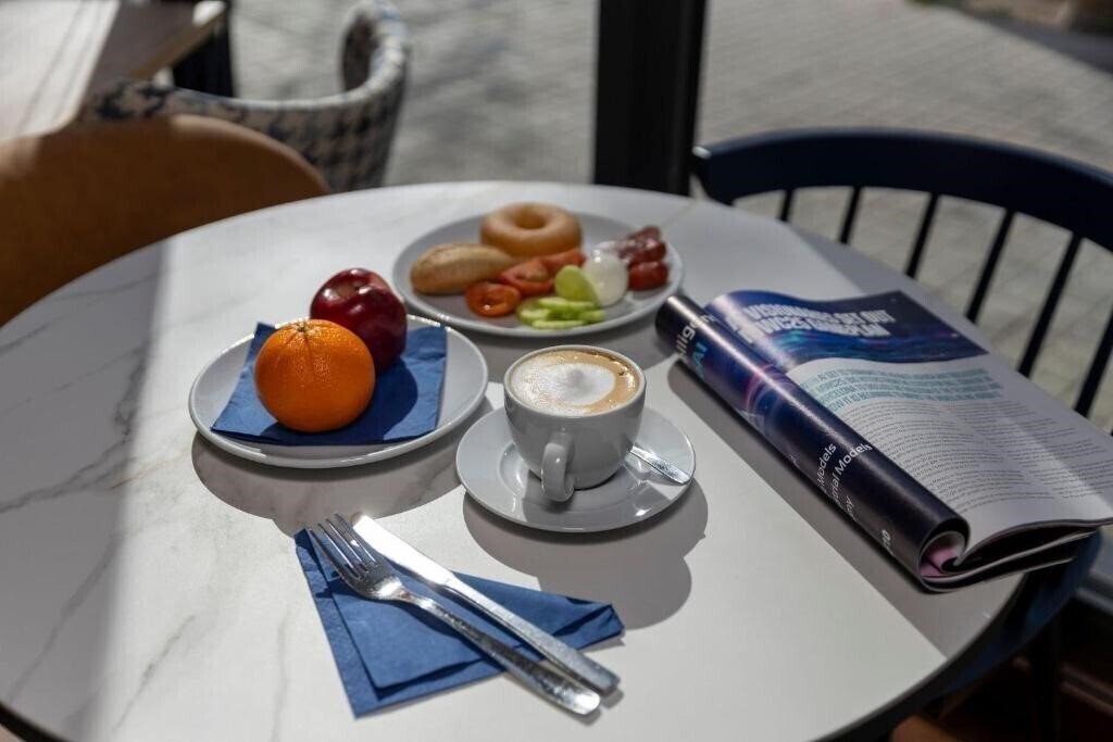 Панорама Travelodge Barcelona Poblenou 1*