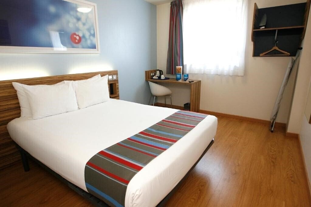 Фото Travelodge Barcelona Poblenou 1*