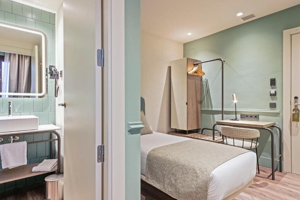 Панорама Via Augusta 2*