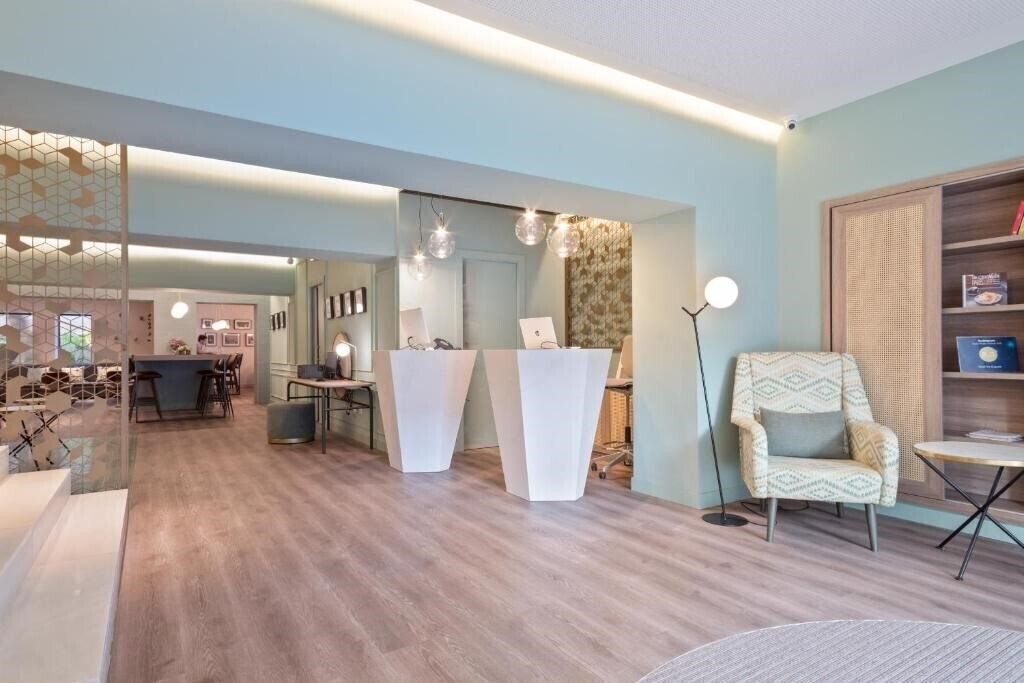 Готель Via Augusta 2*