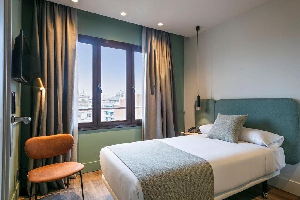 Фотографія Via Augusta 2*