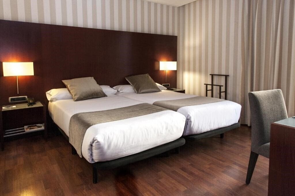 Апартаменты Zenit Barcelona 4*