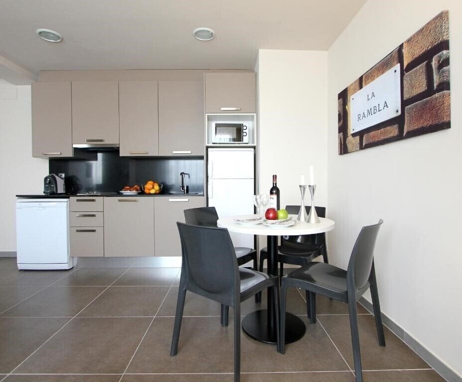 Отель Pierre & Vacances Residence Barcelona Sants 1*