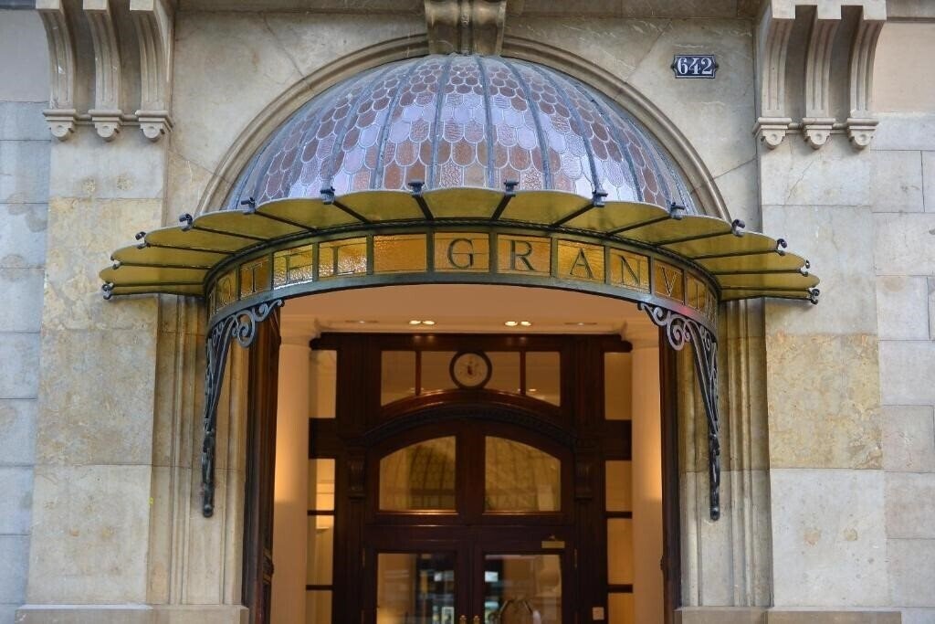 Апартаменти Gran Via 3*