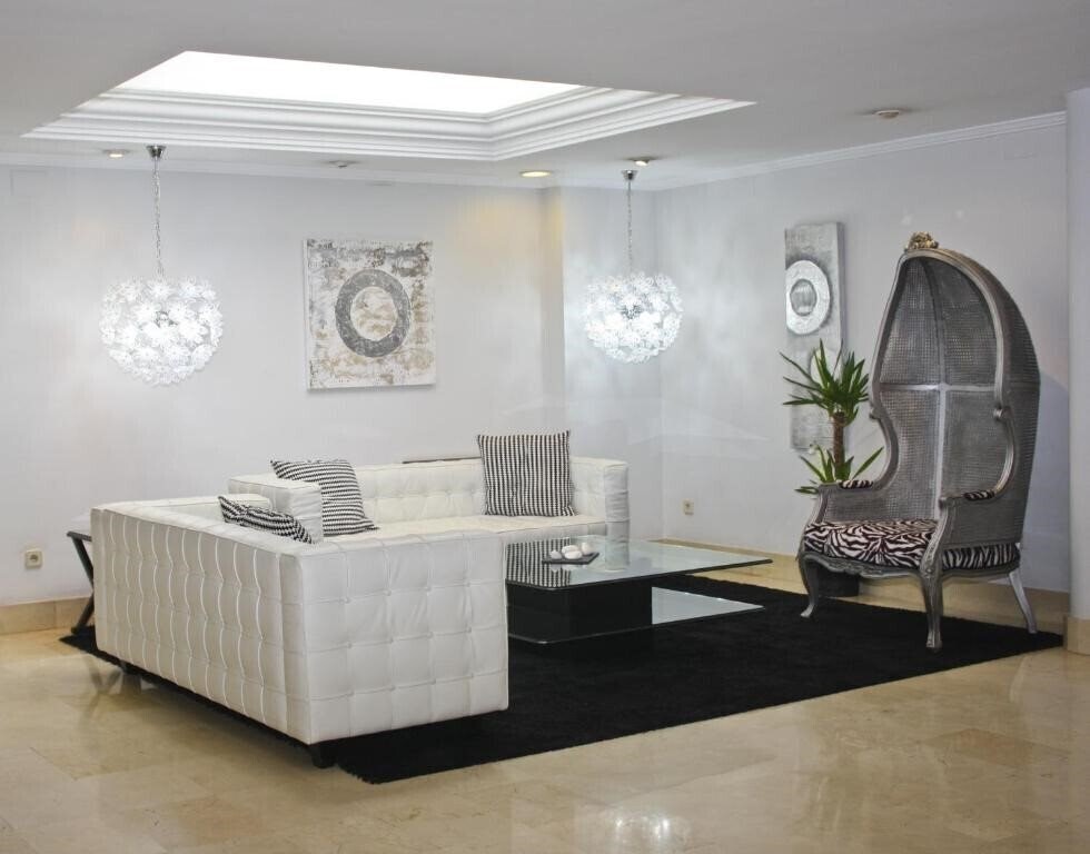 Территория Abbot Hotel 4*