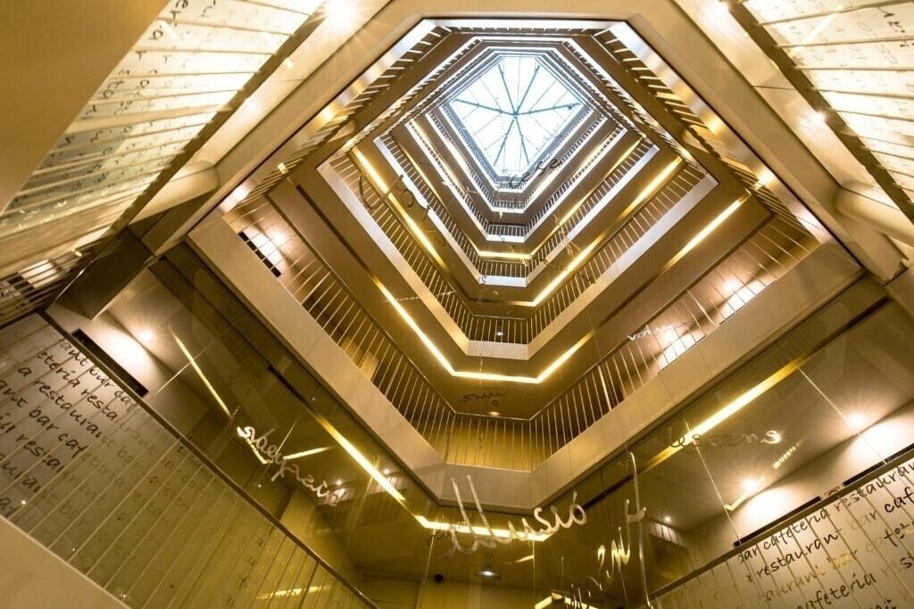 Панорама Sercotel Amister Art 4*