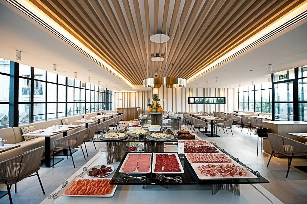 Изображение Monument 5*