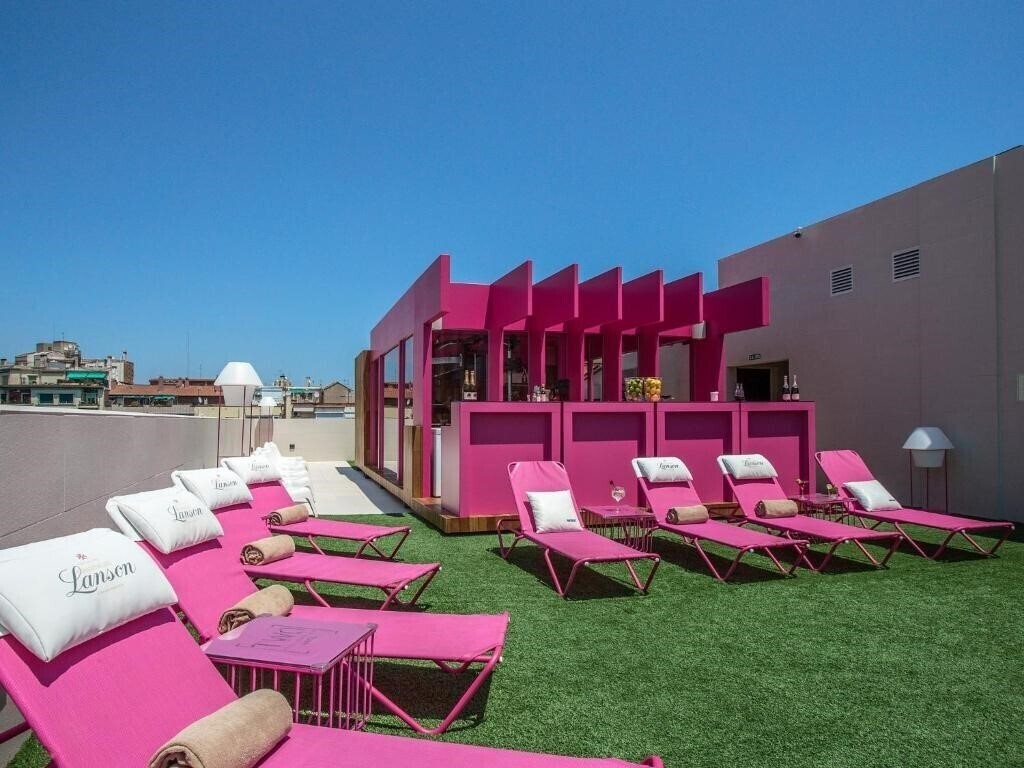 Територія Two Hotel Barcelona by Axel 4*