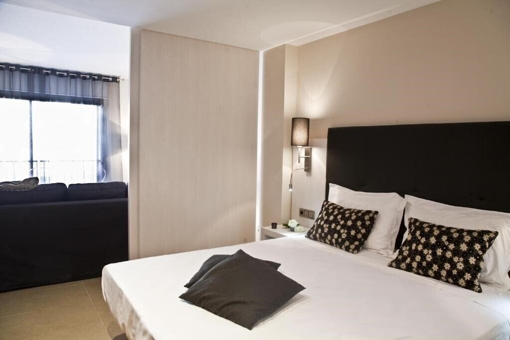 Вид Up Suites Bcn 4*