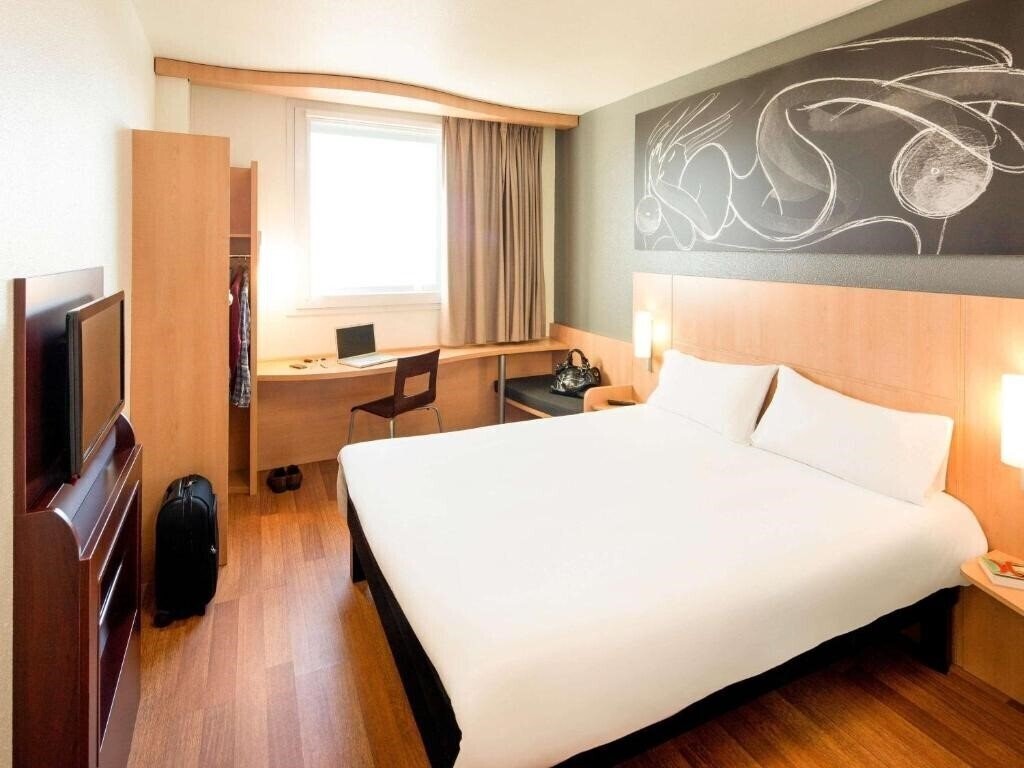 Панорама Ibis Barcelona Meridiana 2*