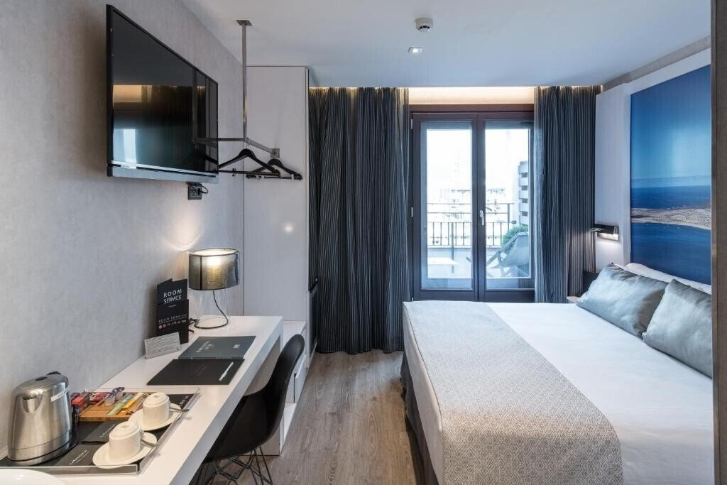Панорама Hotel Vueling BCN by Hc 4*