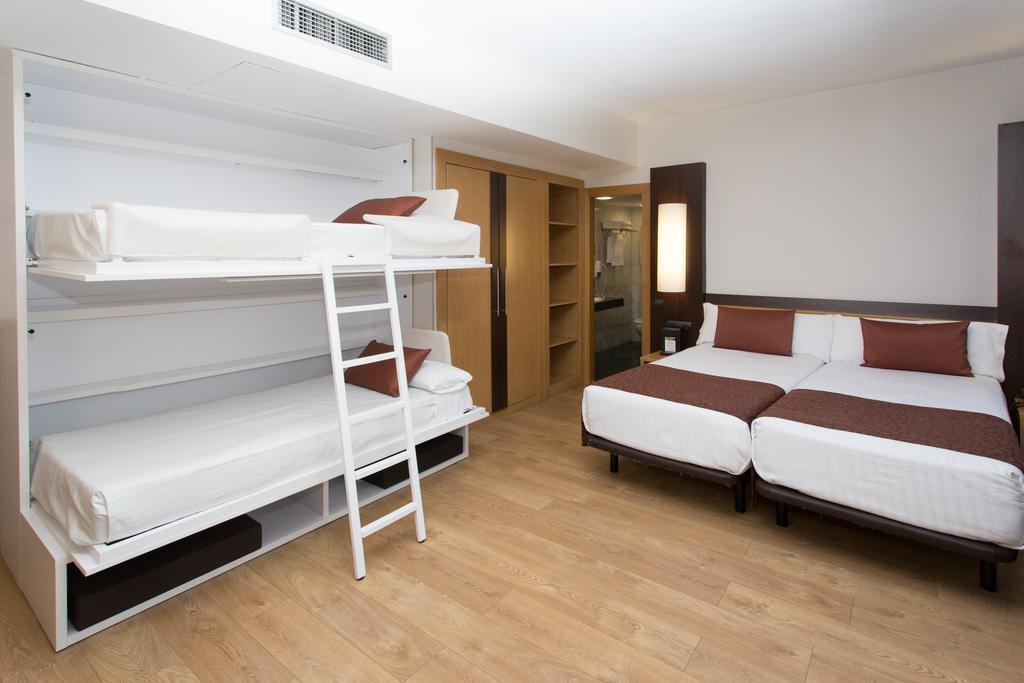 Территория Catalonia Atenas 4*