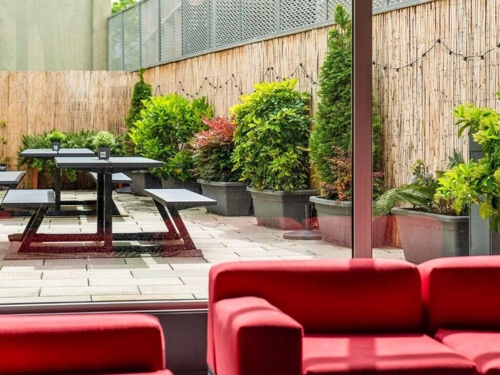 Территория Ibis Barcelona Plaza Glories 22 2*