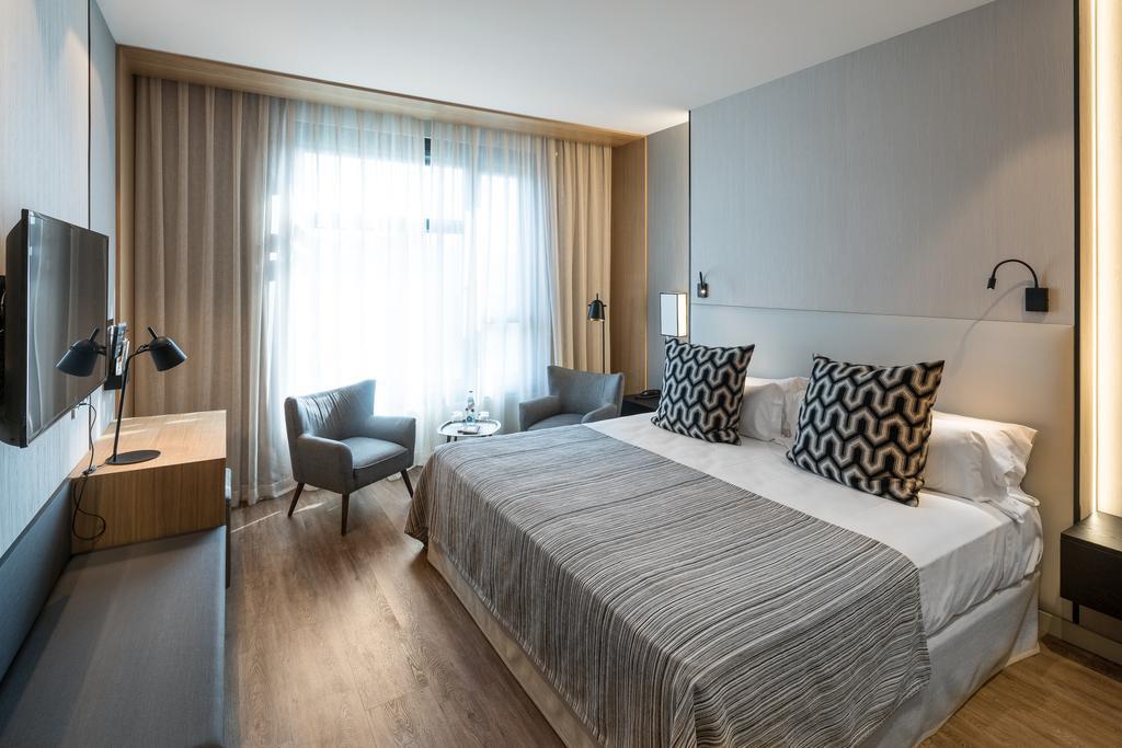 Территория Catalonia Barcelona Plaza Hotel 4*