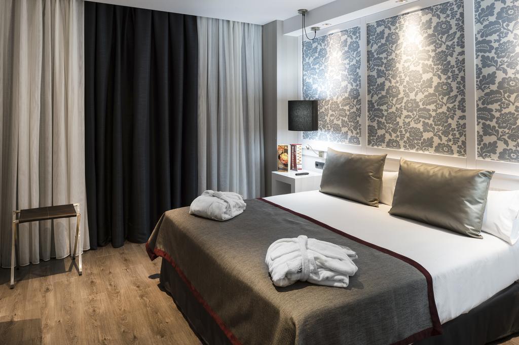 Апартаменты Catalonia Barcelona Plaza Hotel 4*