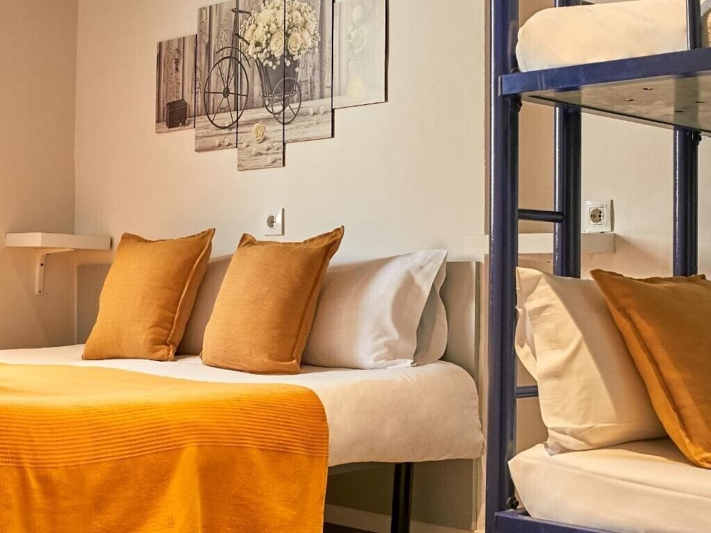 Отель Sun & Moon Hostel 1*