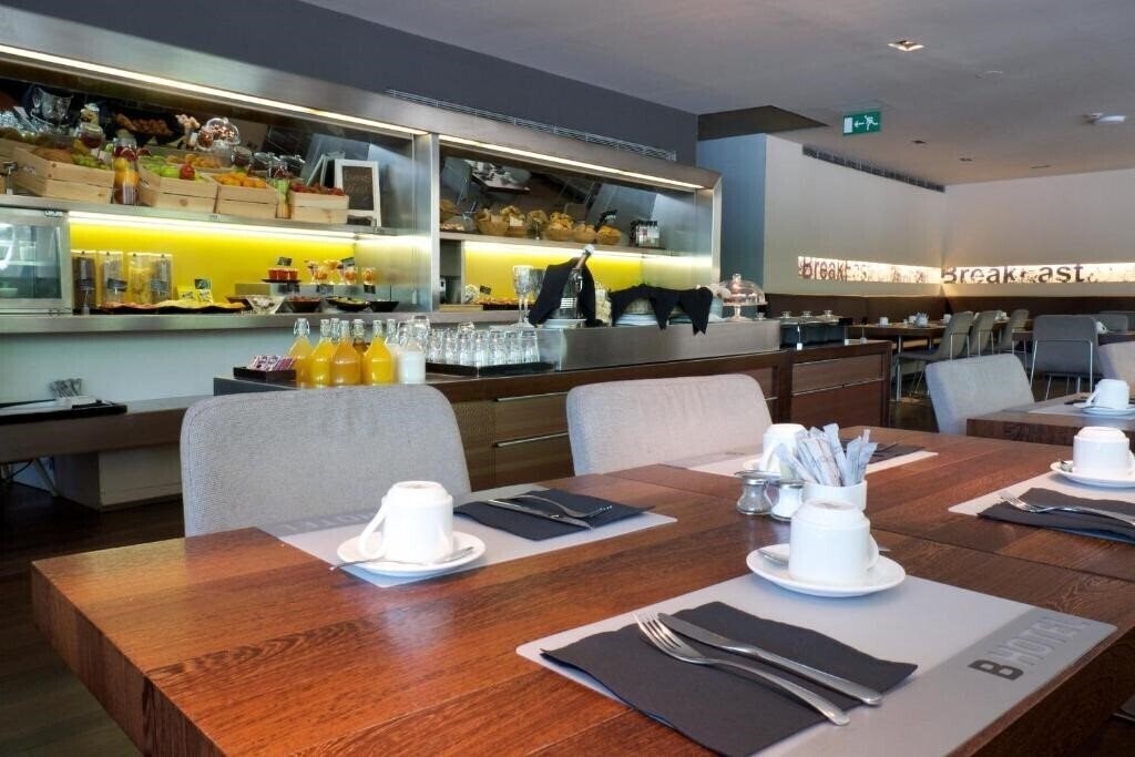 Панорама B Hotel 3*