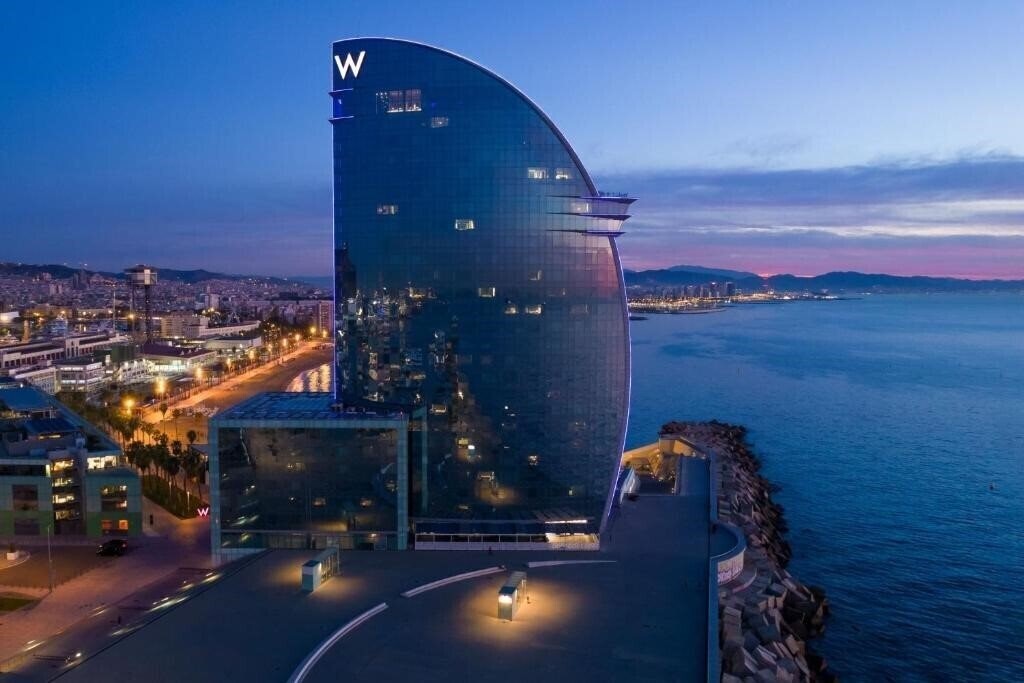 Вид W Barcelona 5*