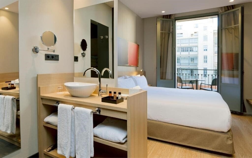 Апартаменти Hotel Ambit Barcelona 4*