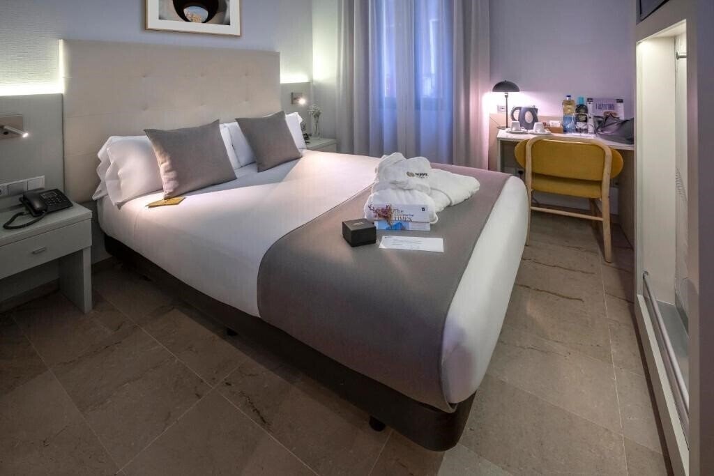 Отель Del Port 3*