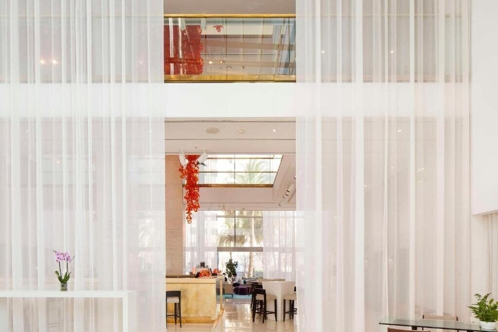 Территория Hilton Barcelona 4*