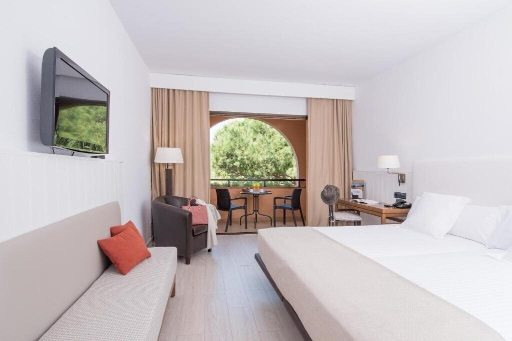 Картинка La Costa Golf & Beach Resort 4*