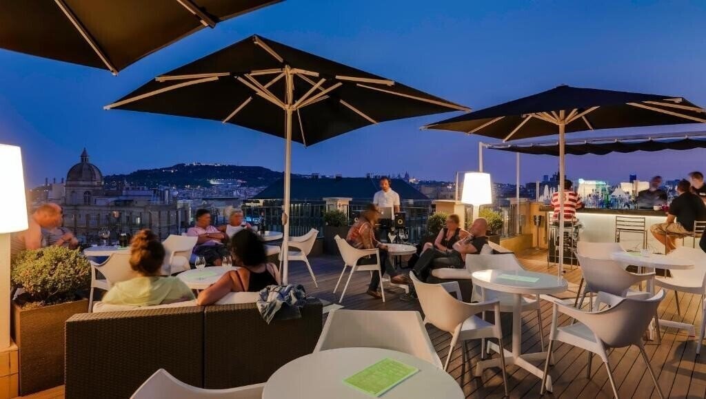 Вид H10 Universitat 4*