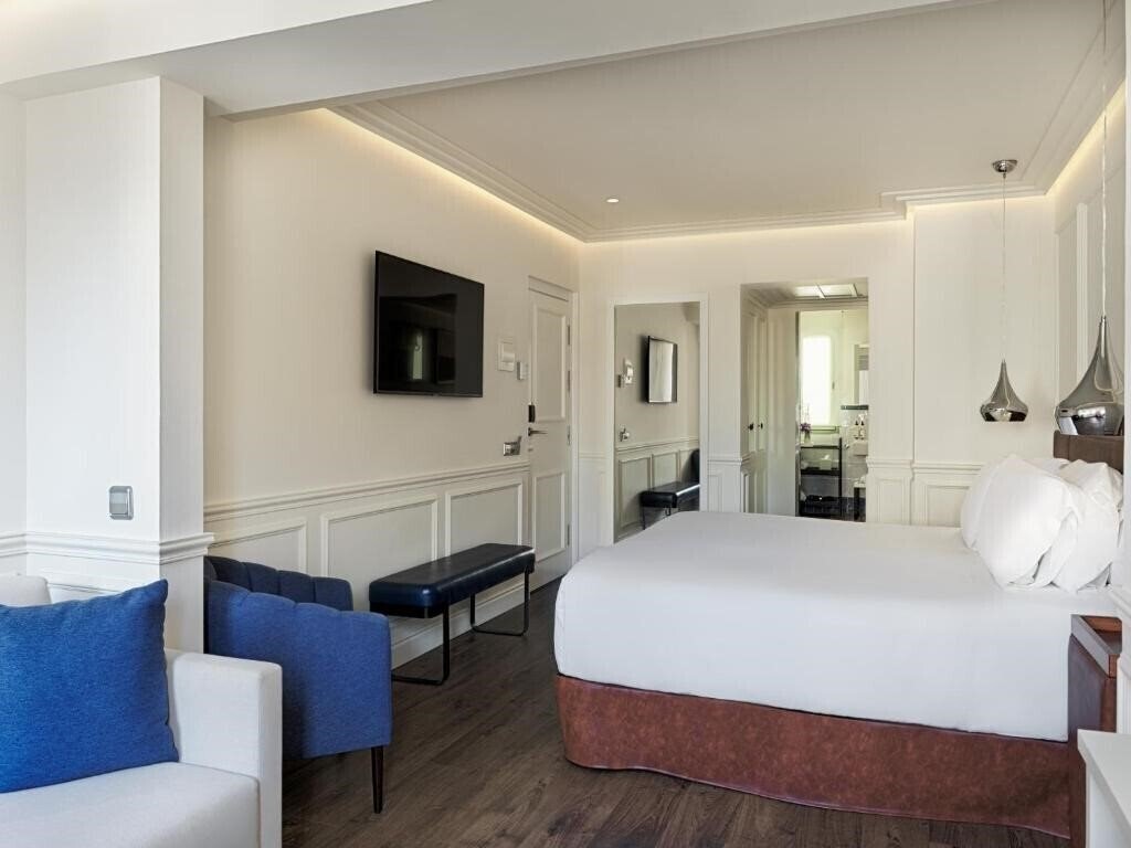 Апартаменты H10 Universitat 4*