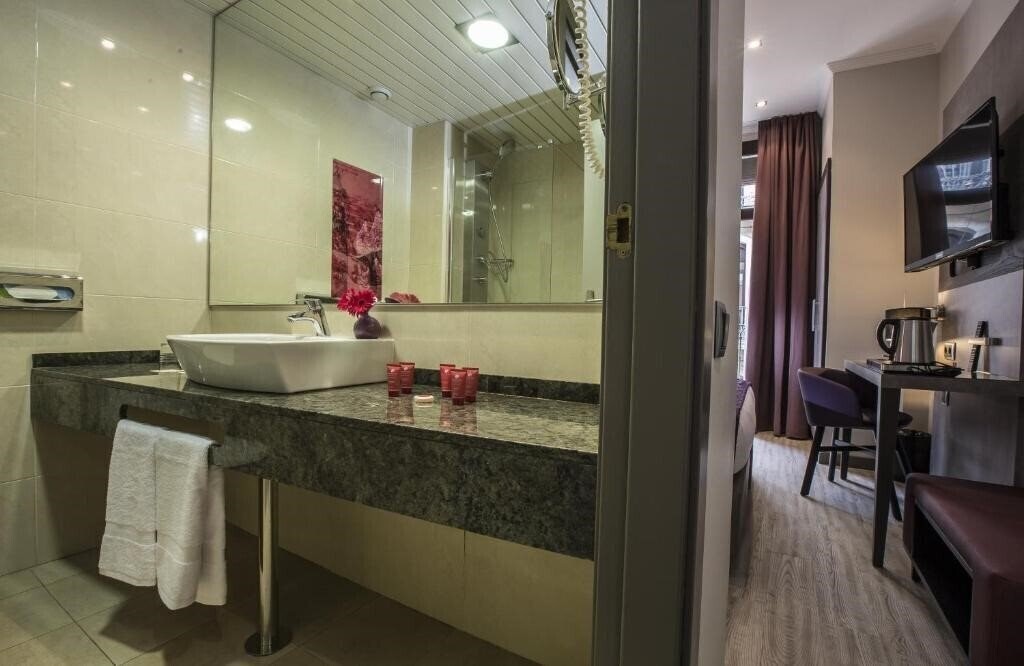 Зображення Leonardo Hotel Barcelona Las Ramblas 3*