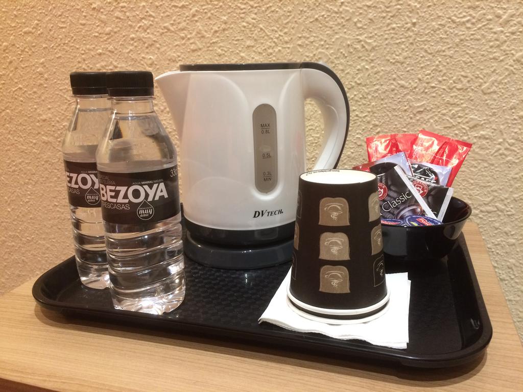 Территория Aneto Hotel 1*