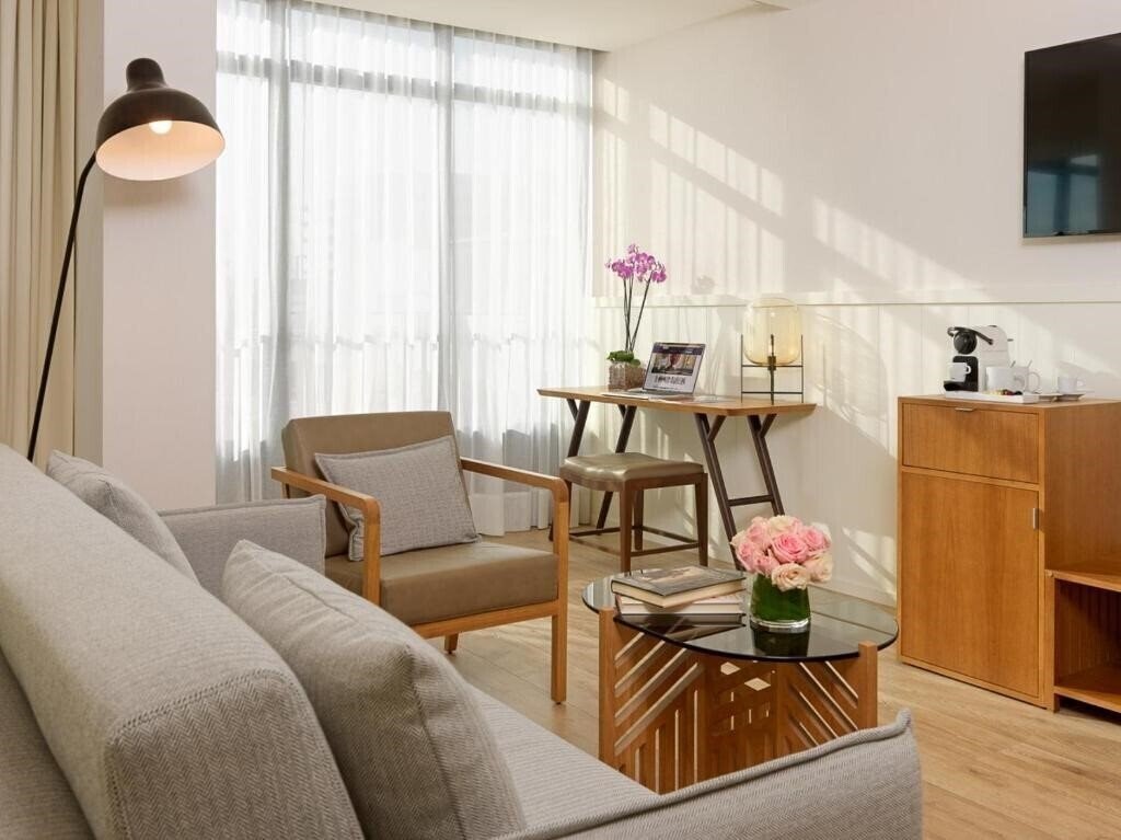 Територія H10 Cubik 4*