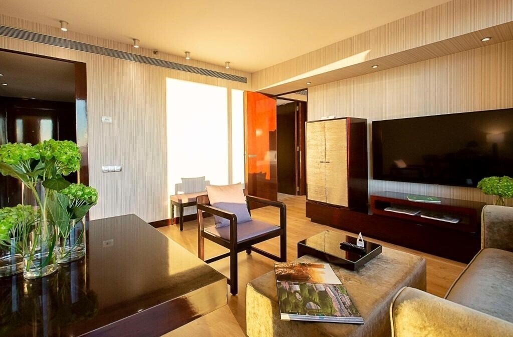 Территория Nh Collection Barcelona Tower 5*